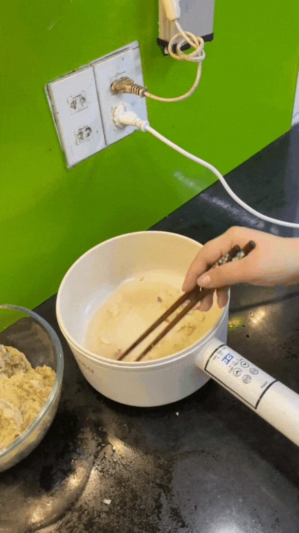 Món ăn luôn hết sạch trong cỗ cưới miền Bắc: Nghe tên bình thường, ăn rồi mới thấy ghiền, nóng hay nguội đều ngon - Hình 13