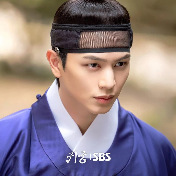 Yook Sung Jae nam chính Cung điện ma ám, tiết lộ đời tư độc lạ của 1 thiếu gia - Hình 10