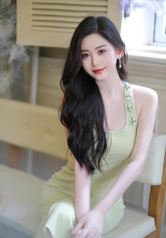 Bạn gái Huỳnh Hiểu Minh tái xuất sau thời gian mất tích, lộ chi tiết cực sốc! - Hình 3