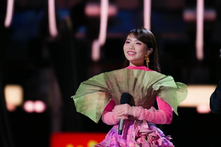 Phương Mỹ Chi làm khán giả quốc tế sốc, nói Trương Lương Dĩnh khó, bị tỏ thái độ - Hình 3