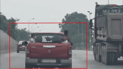 Xử lý tài xế chở 6 tr.ẻ e.m trên thùng xe bán tải ở đại lộ Thăng Long - Hình 1
