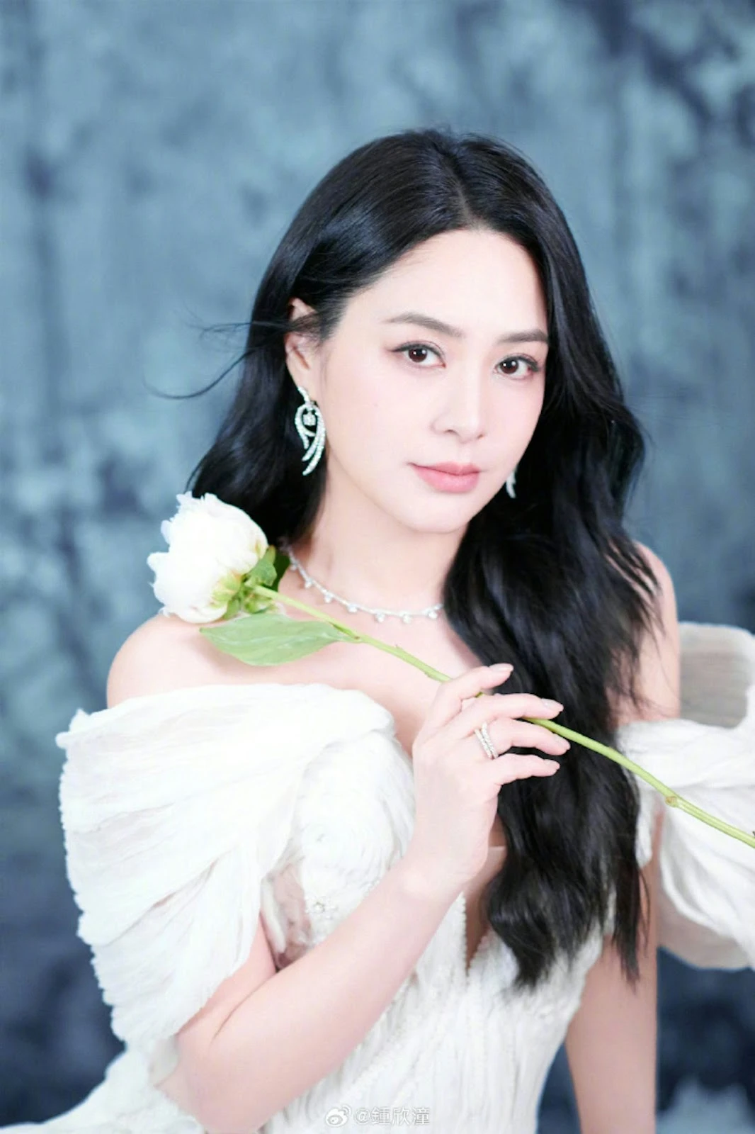 Chung Hân Đồng trở lại sân khấu ở tuổi 43: Bí quyết nhan sắc khiến fan ngỡ ngàng - Hình 4