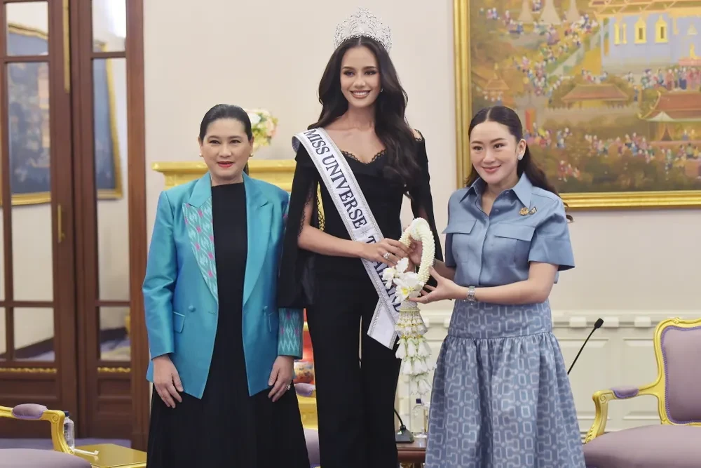 Tân Miss World lật kèo với Ý Nhi hậu úp crown, Thủ tướng Thái gặp trực tiếp? - Hình 1