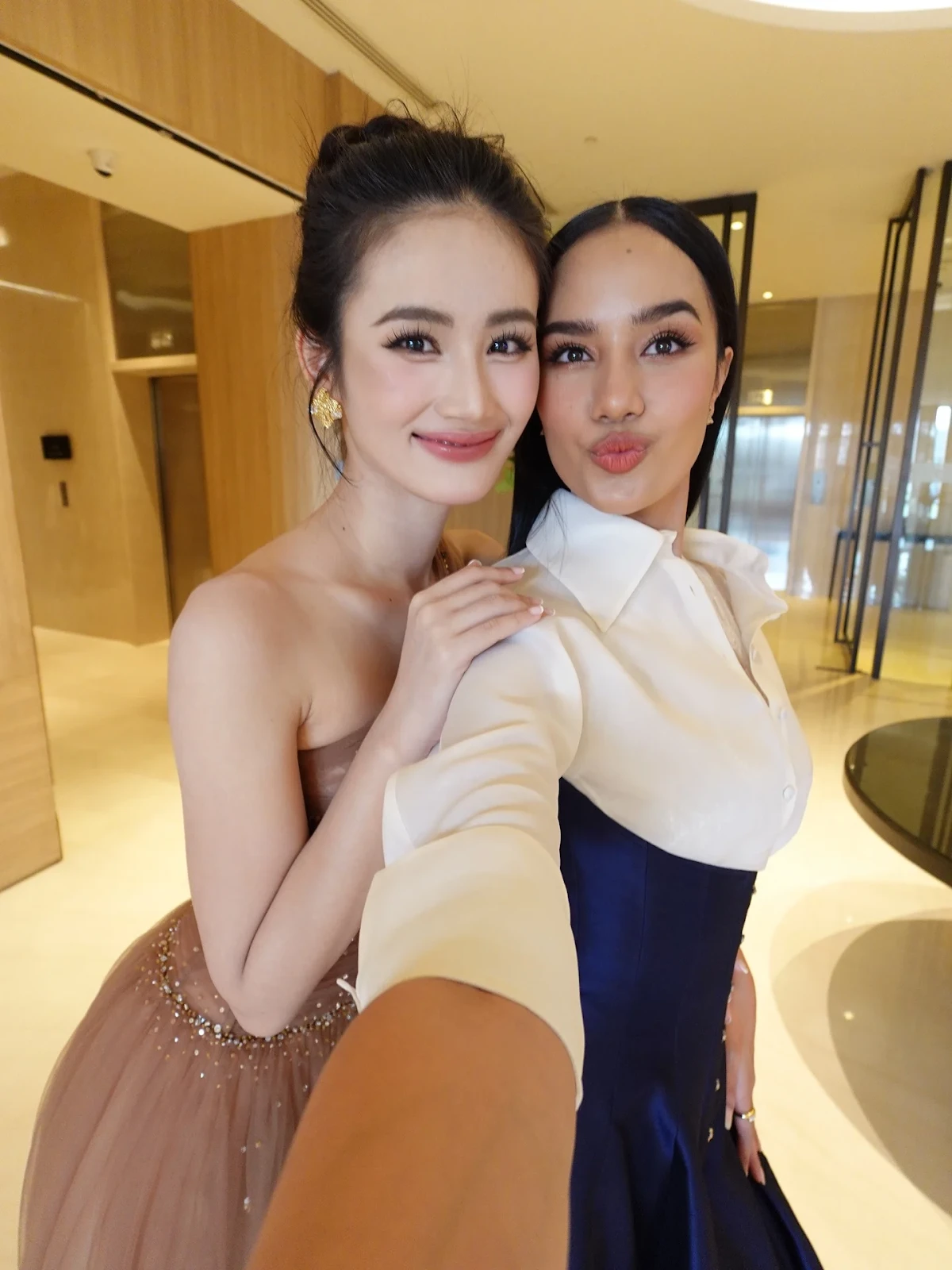 Tân Miss World lật kèo với Ý Nhi hậu úp crown, Thủ tướng Thái gặp trực tiếp? - Hình 6