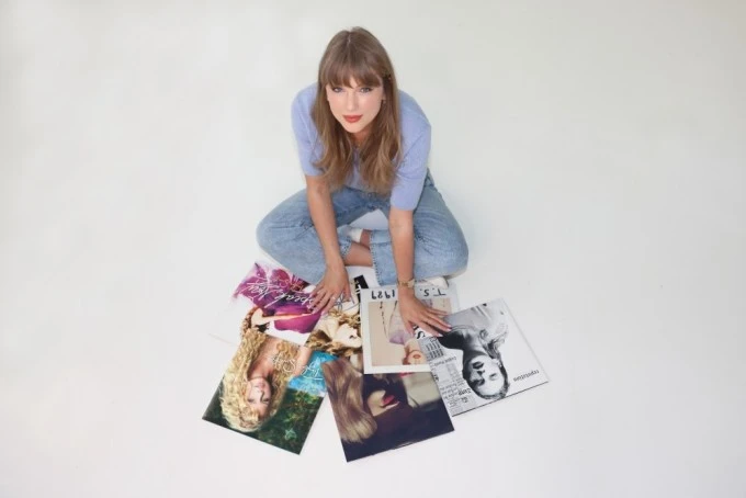 Taylor Swift lộ bụng lùm lùm, vướng tin đồn mang thai, sắp cưới chạy bầu? - Hình 3