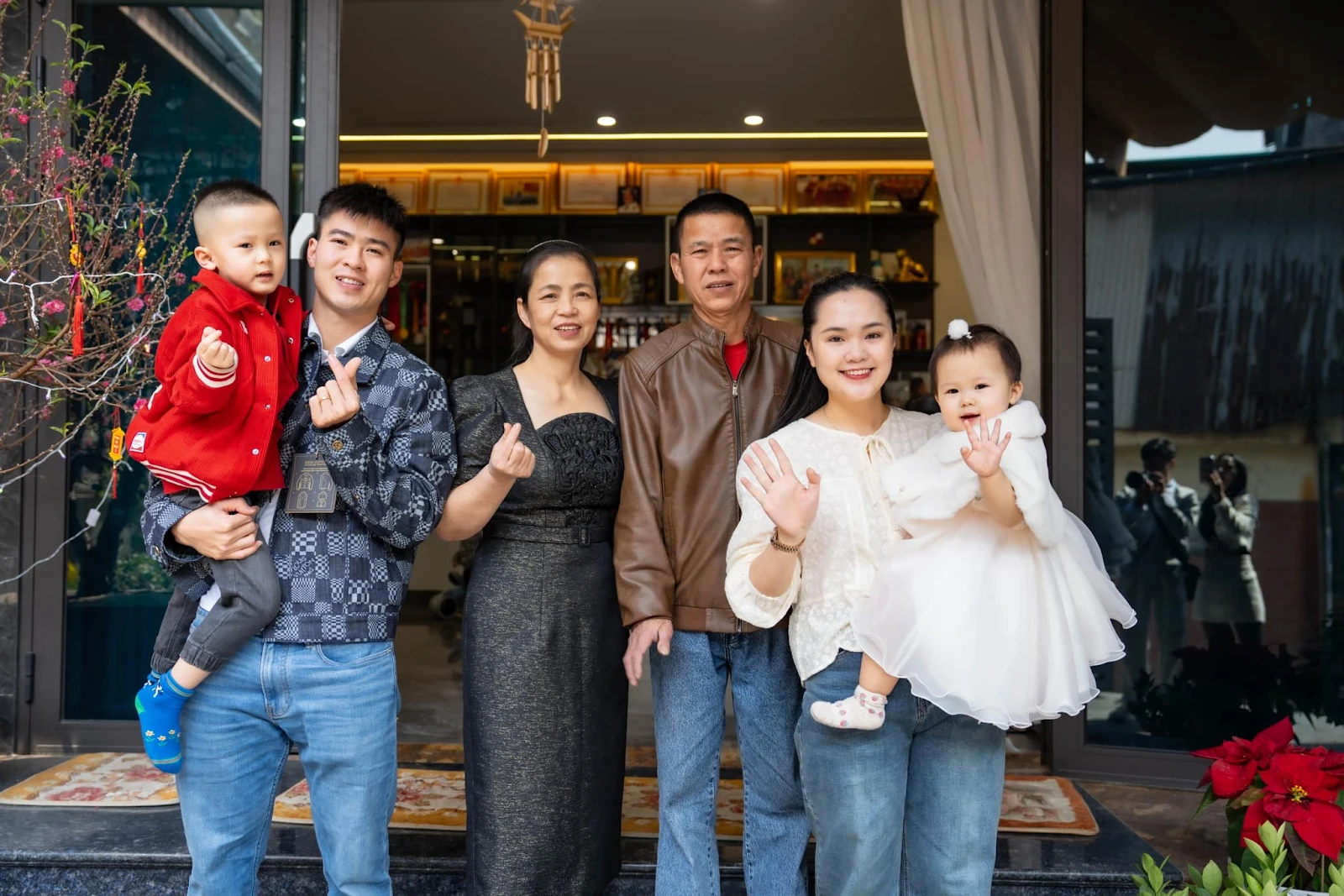 Vợ Duy Mạnh đã căng, đốp chát vì bị CĐM chê mặc lạc quẻ, chuyện gì đây? - Hình 7