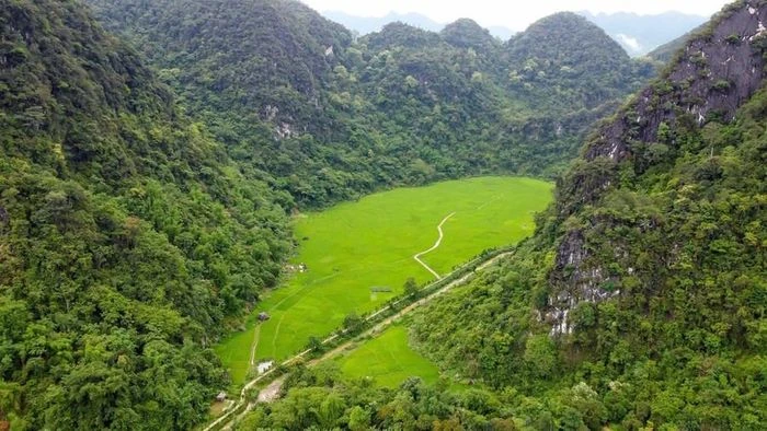 Lạc bước tới cổng nhà trời - Hình 1