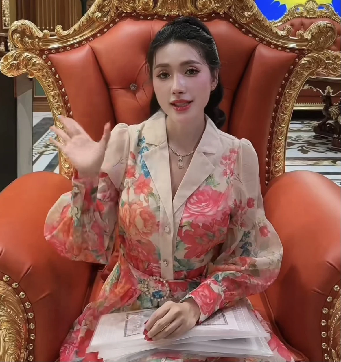 Ngân Collagen bỏ trốn khi cộng đồng mạng đến tận biệt thự 500 tỷ check VAR? - Hình 3