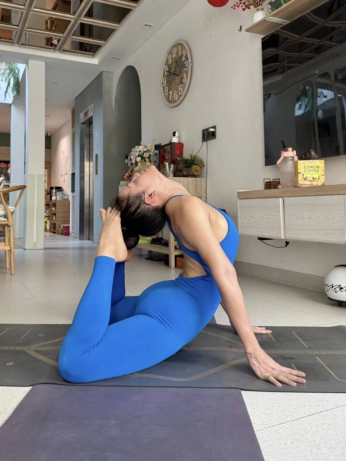 Phương Trinh Jolie mẹ 3 con đốt mắt CĐM với đồ nhỏ xíu, body nuột khó tin? - Hình 3