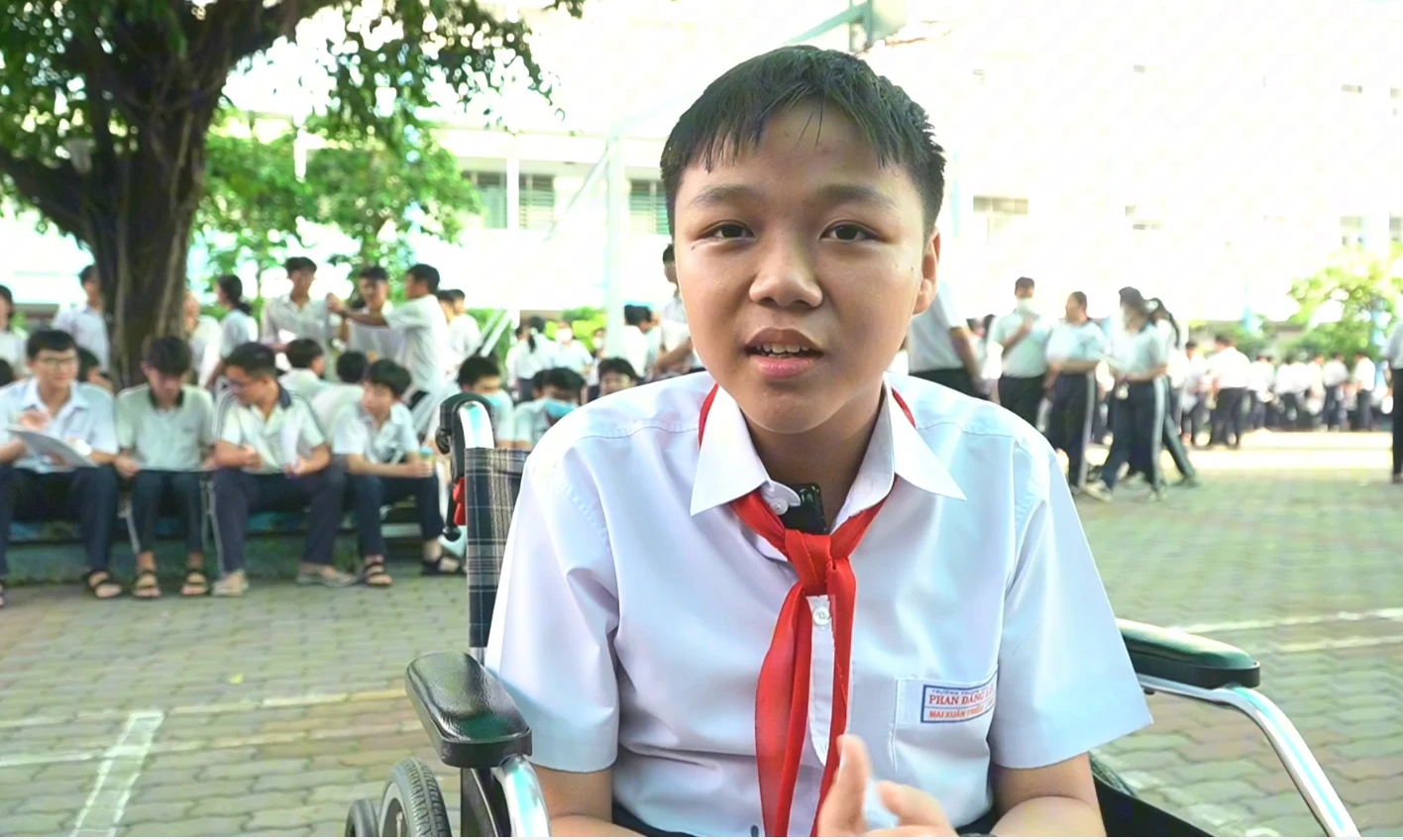 Điều chưa kể về thí sinh ngồi xe lăn, đeo máy đo đường huyết đặc biệt nhất kỳ thi vào lớp 10 tại TP.HCM năm nay - Hình 2