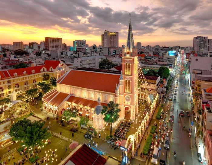 Du khách châu Âu săn TP.HCM cho kỳ nghỉ hè 2025 - Hình 1