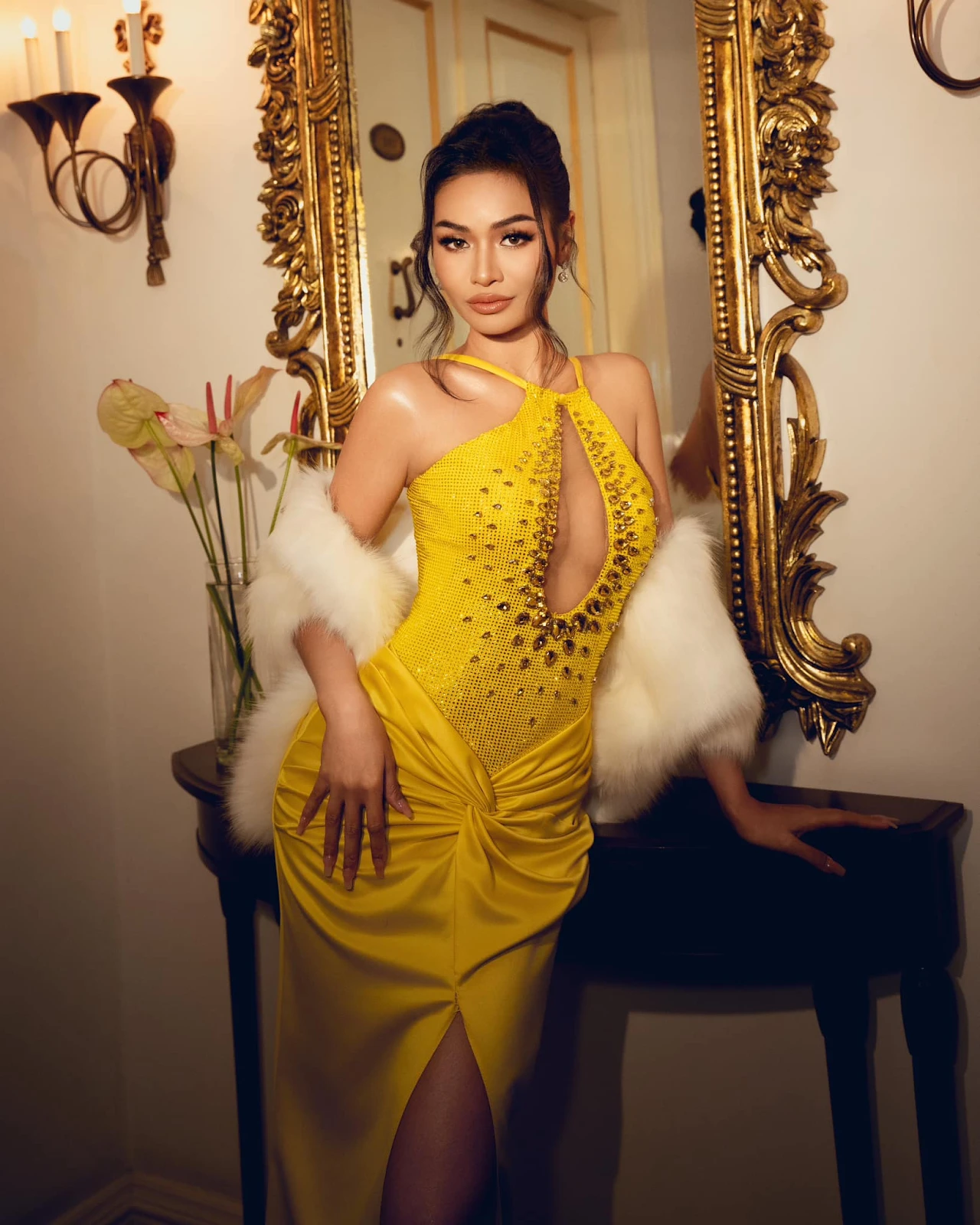 Mook Karnruethai Tassabut: Á hậu Miss Cosmo, học vấn khủng, từng làm tiếp viên - Hình 4