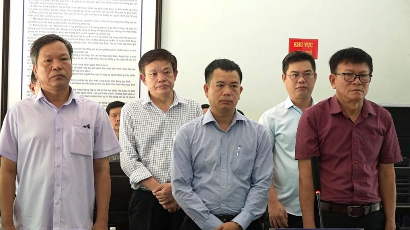Nguyên Giám đốc Trung tâm Đăng kiểm xe cơ giới Thừa Thiên Huế lĩnh hơn 15 năm tù - Hình 1