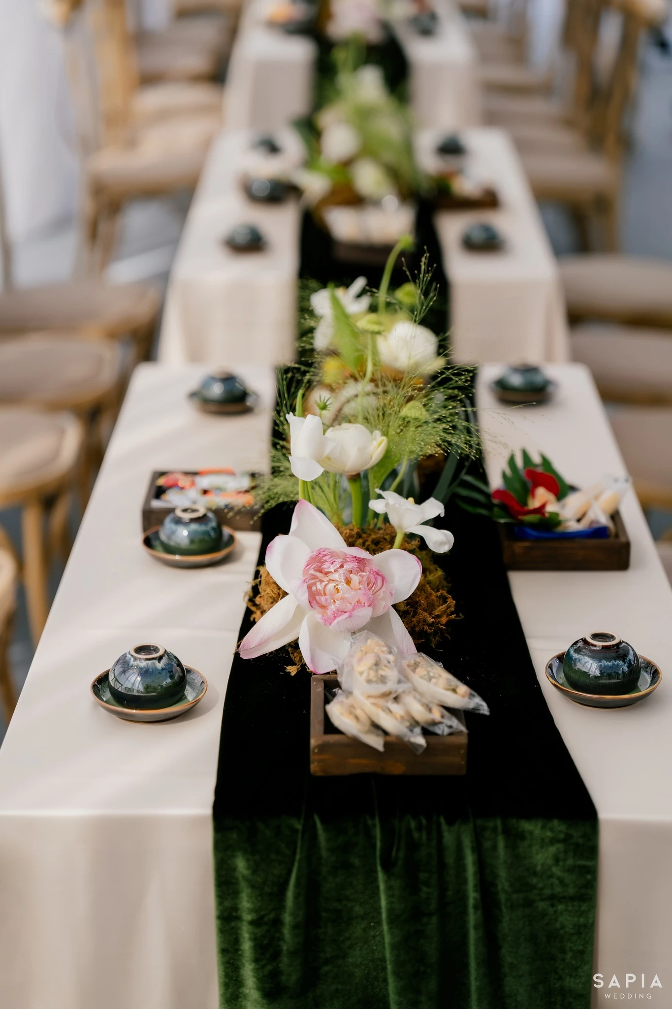 Trọn vẹn đám hỏi của Hương Liên và thiếu gia điển trai: Từng chi tiết đều hướng về cô dâu - Hình 14