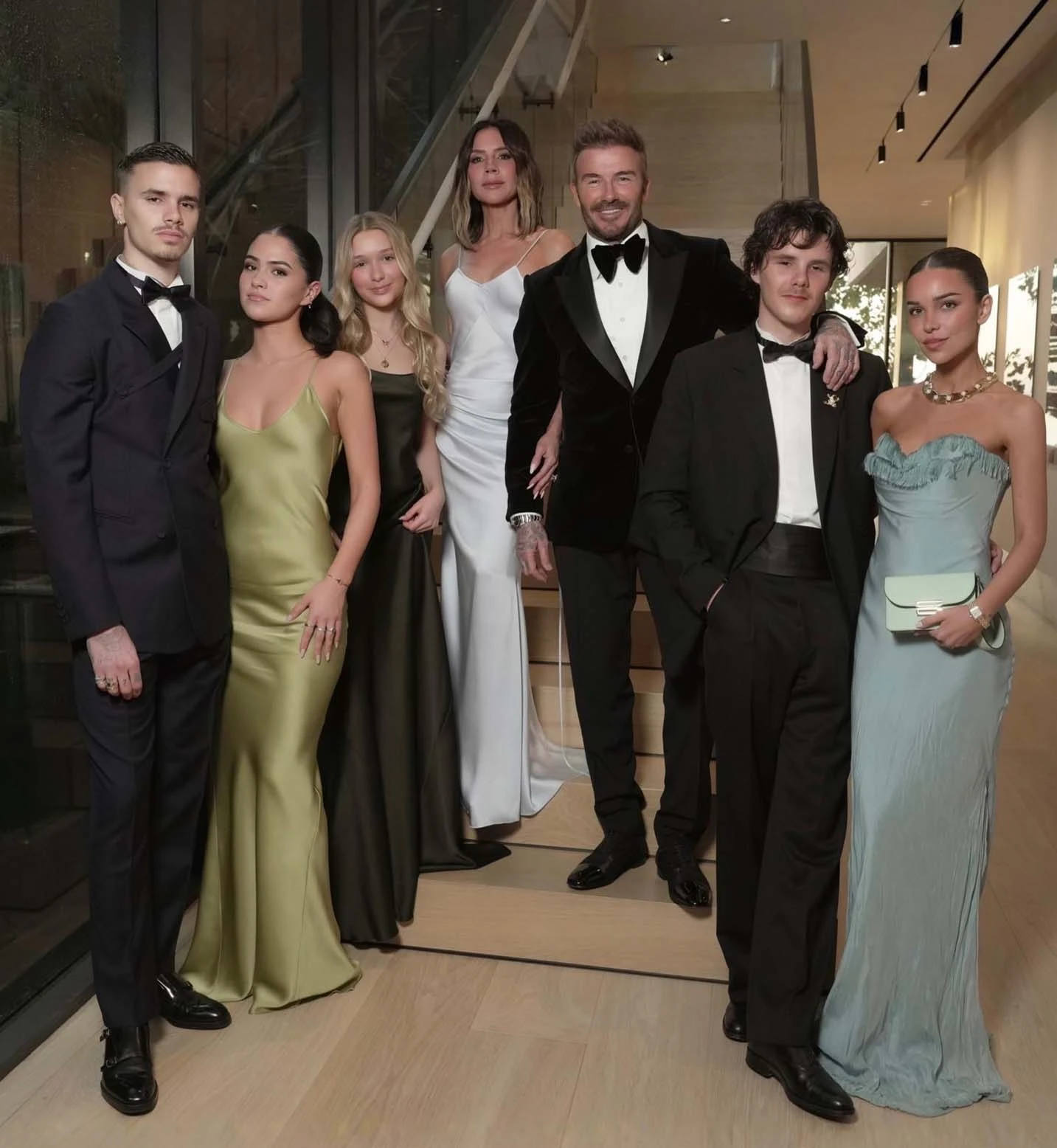 David Beckham nhận tin vui từ Hoàng gia, cả gia đình bất ngờ hòa thuận, hưởng ké - Hình 4