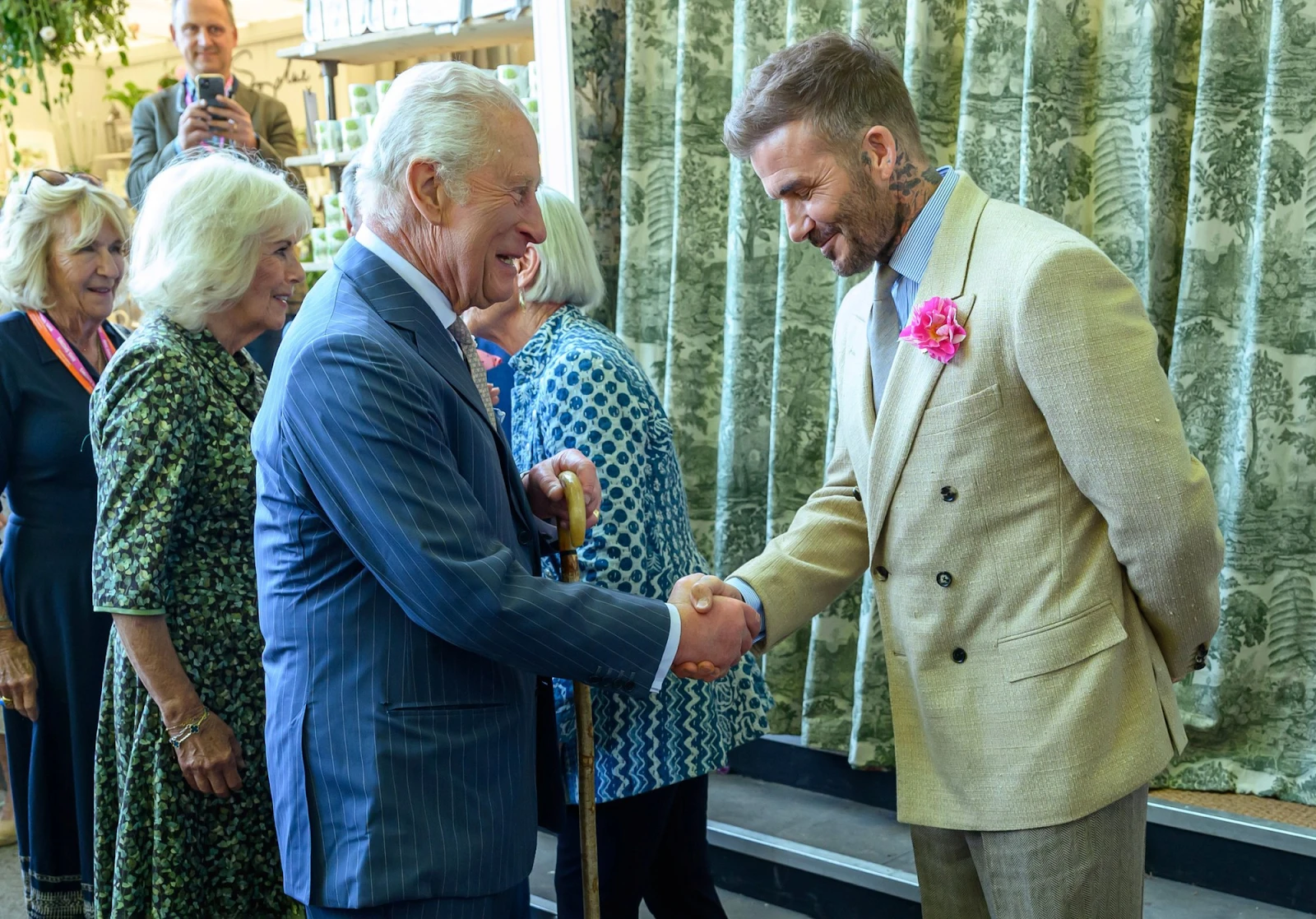 David Beckham nhận tin vui từ Hoàng gia, cả gia đình bất ngờ hòa thuận, hưởng ké - Hình 2