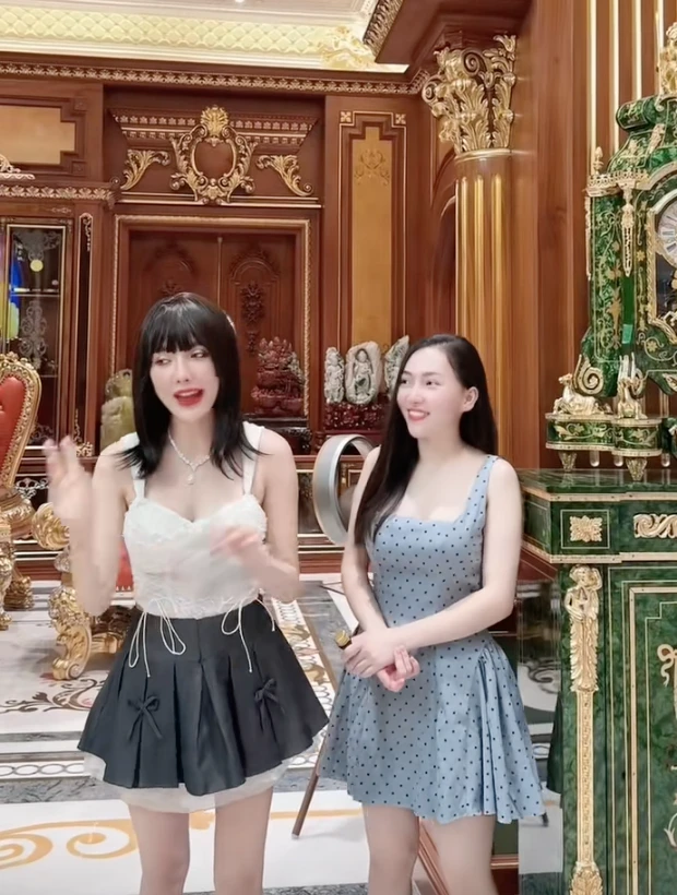 Giúp việc thay Ngân Collagen tiếp đón CĐM đến check VAR, thái độ gây tranh cãi - Hình 6