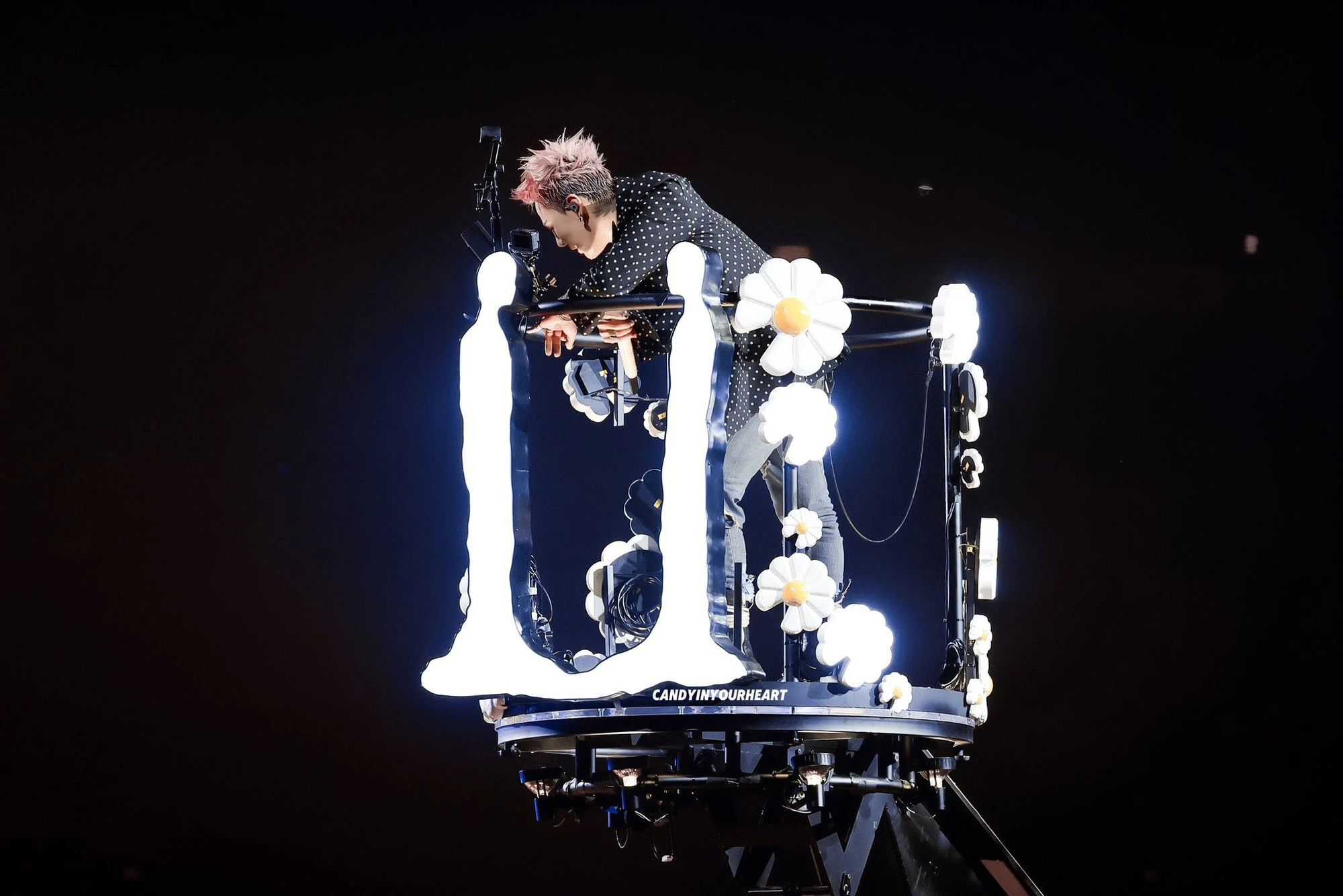 G-Dragon gặp biến khi làm concert tại Trung Quốc, liên tục cúi đầu xin lỗi - Hình 4