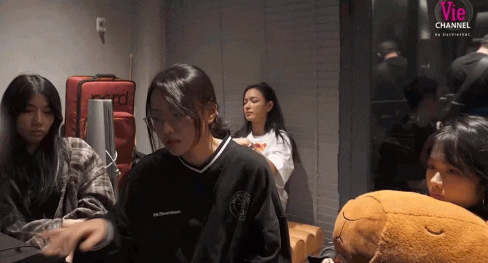 Một Em Xinh xin lỗi vì đụng chạm HIEUTHUHAI, Trấn Thành lại khóc - Hình 6