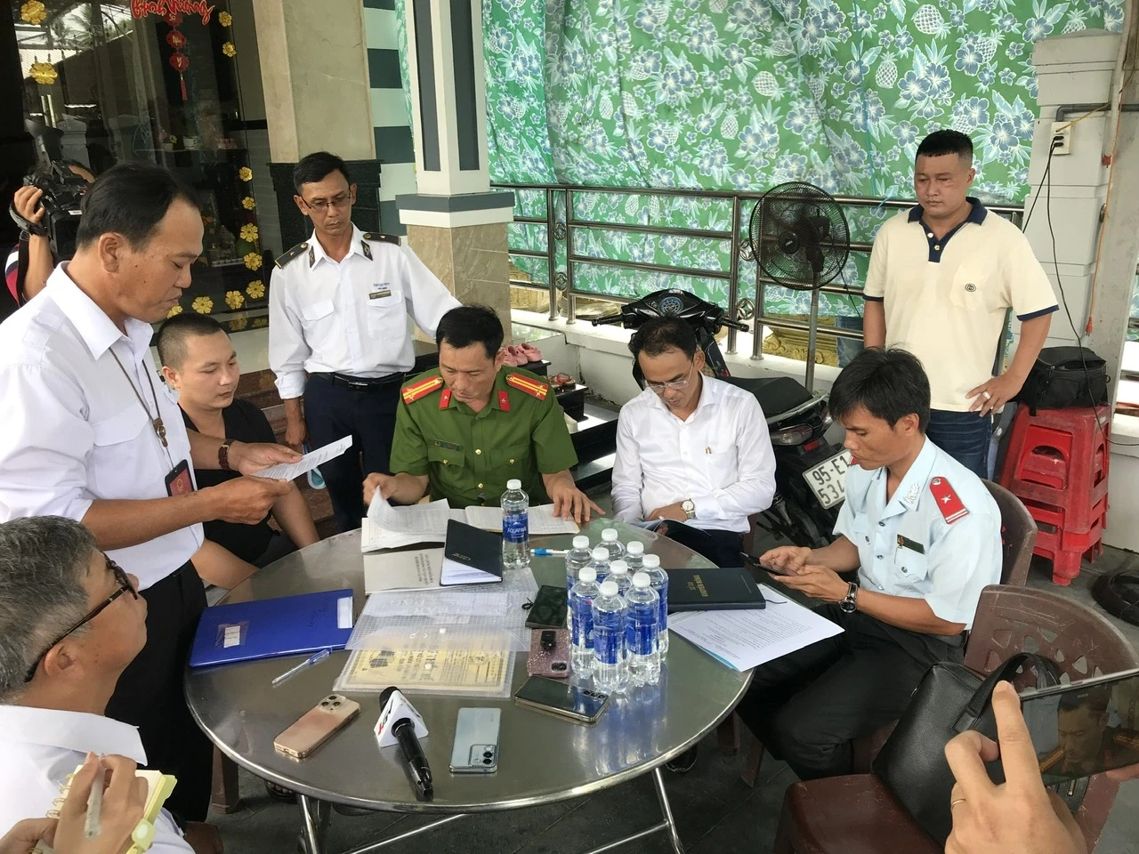 Công an làm việc với người tố Công ty C.P. bán thịt heo bệnh, hé lộ 1 điều sốc - Hình 5