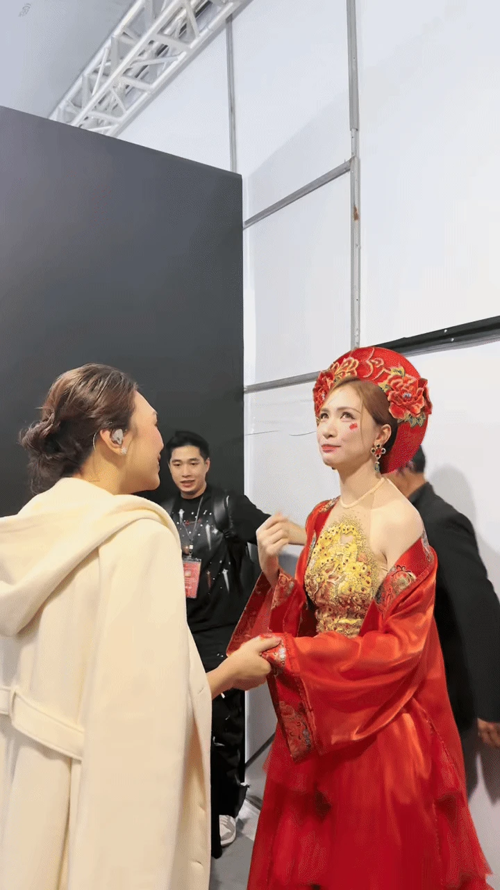 Mỹ Tâm chúc mừng Bắc Bling đạt 200 triệu view, cầm tay ôm Hòa Minzy thắm thiết - Hình 1