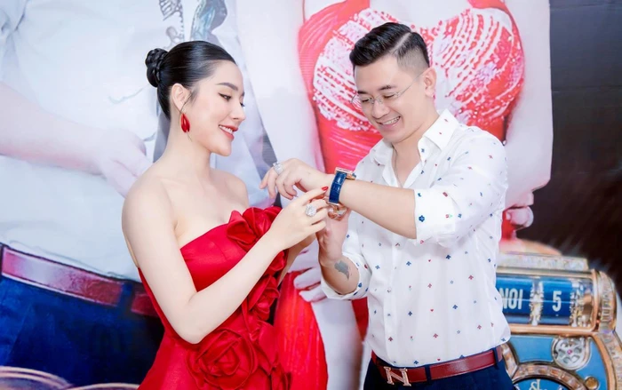 Ngân Collagen nghi bị chủ biệt thự đuổi cổ, giúp việc thân thiết cũng phản? - Hình 6