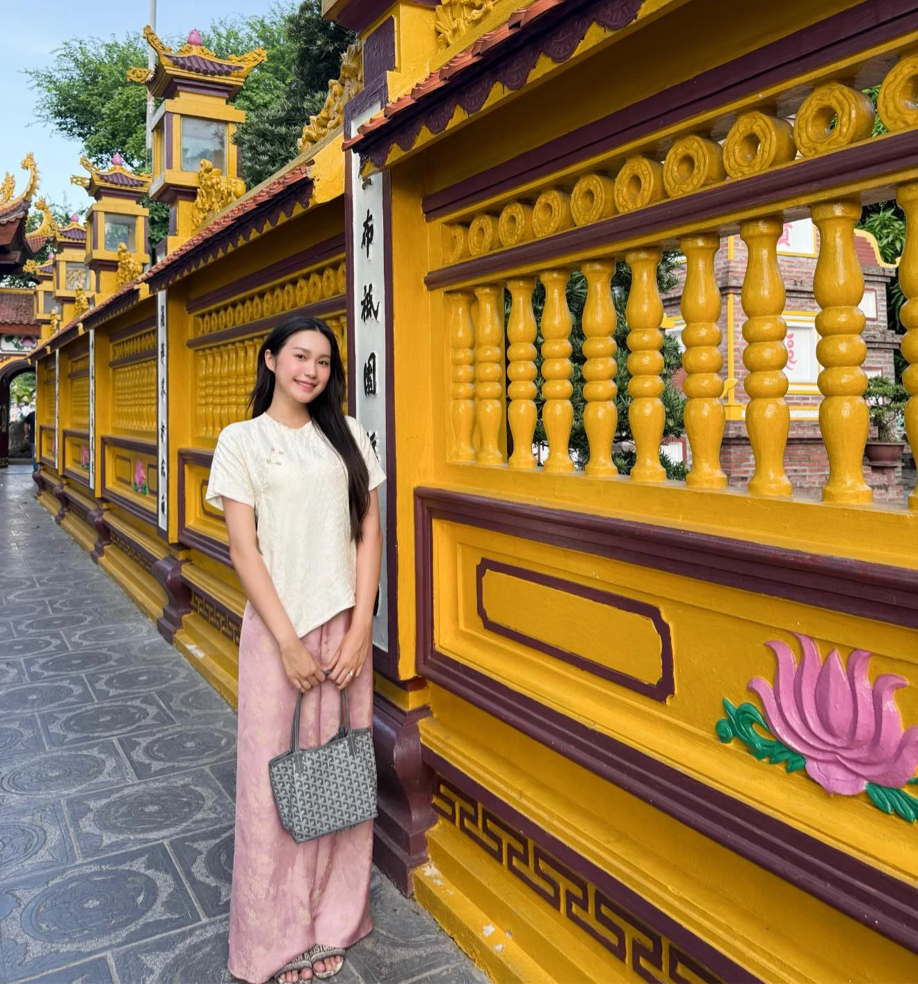 Bị vợ Quang Hải quay lén, vợ Đoàn Văn Hậu tỏ thái độ lạ, lộ rõ mối quan hệ - Hình 7