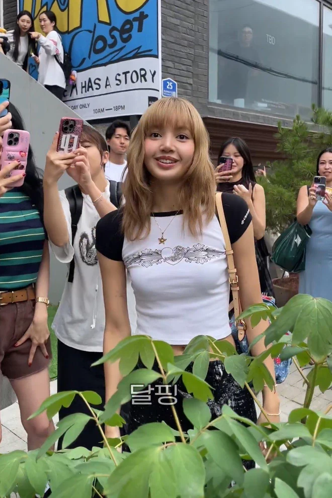 Lisa bị thương, chảy máu ở tai, Concert Blackpink có thể chỉ còn 3 người diễn? - Hình 4