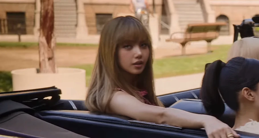 Lisa bị thương, chảy máu ở tai, Concert Blackpink có thể chỉ còn 3 người diễn? - Hình 7