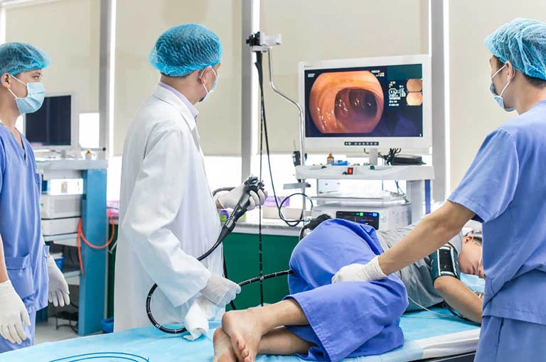 2 năm uống trà giảm cân, người đàn ông xanh mặt khi nội soi ruột? - Hình 2