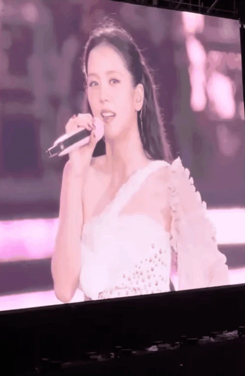 Jennie bật mood đanh đá với khán giả tại Hàn Quốc: Các bạn chỉ ngồi xem thôi nhỉ? - Hình 3