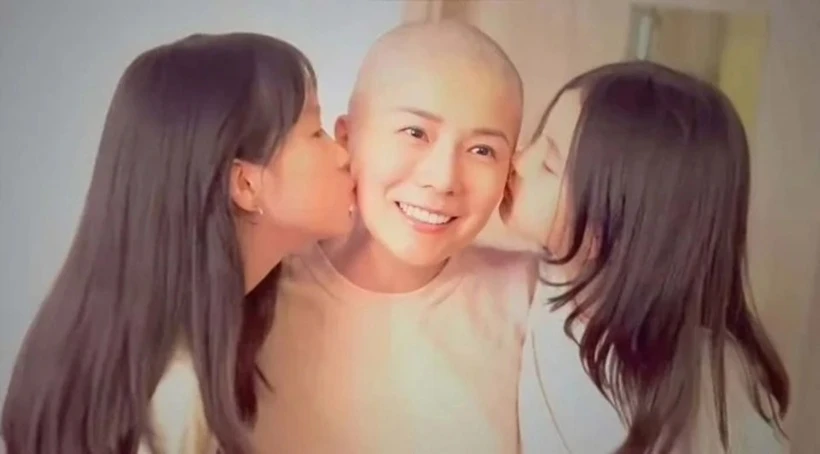 1 Á hậu mắc bệnh K bị chồng đại gia ruồng bỏ, phải bán rẻ đồ đạc tự cứu - Hình 2
