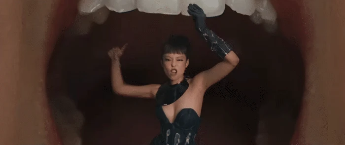 BLACKPINK tung MV điên rồ nhất, cả thế giới chìm trong đại dịch, fan sốc visual - Hình 3