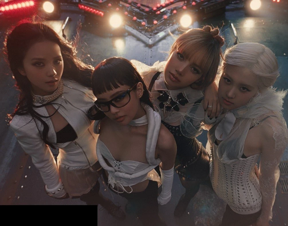 BLACKPINK tung MV điên rồ nhất, cả thế giới chìm trong đại dịch, fan sốc visual - Hình 1