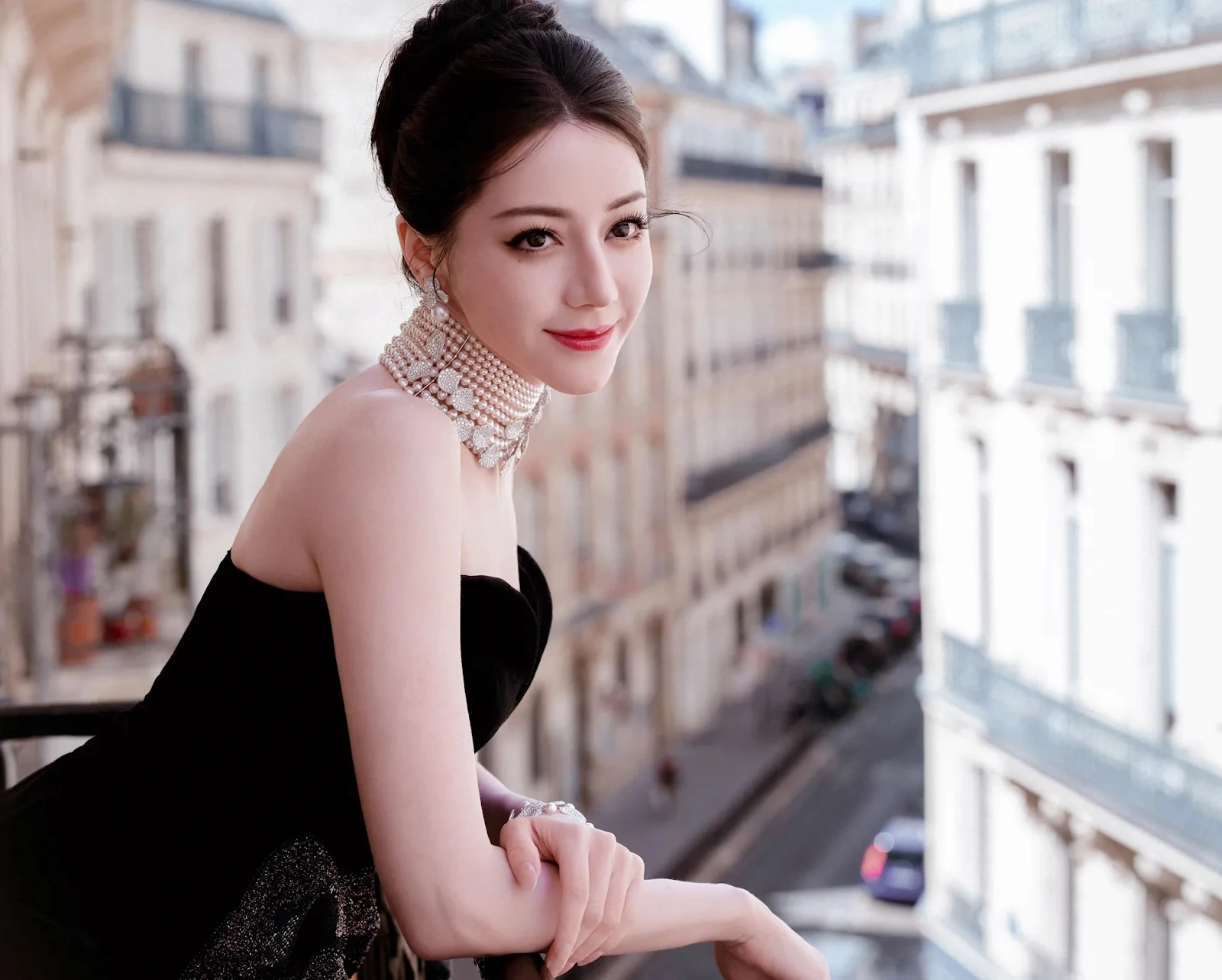 Địch Lệ Nhiệt Ba đi trễ, bị chê ra vẻ mẹ thiên hạ, loạt lùm xùm cũ bị khui lại - Hình 3