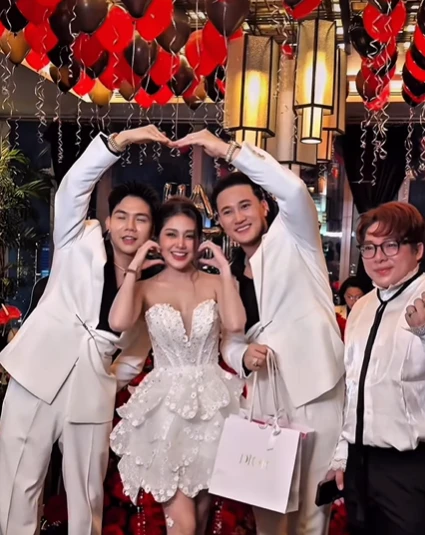Hà Trí Quang được bạn đời cùng giới, tặng vòng kim cương full cỡ khủng CĐM sốc - Hình 3