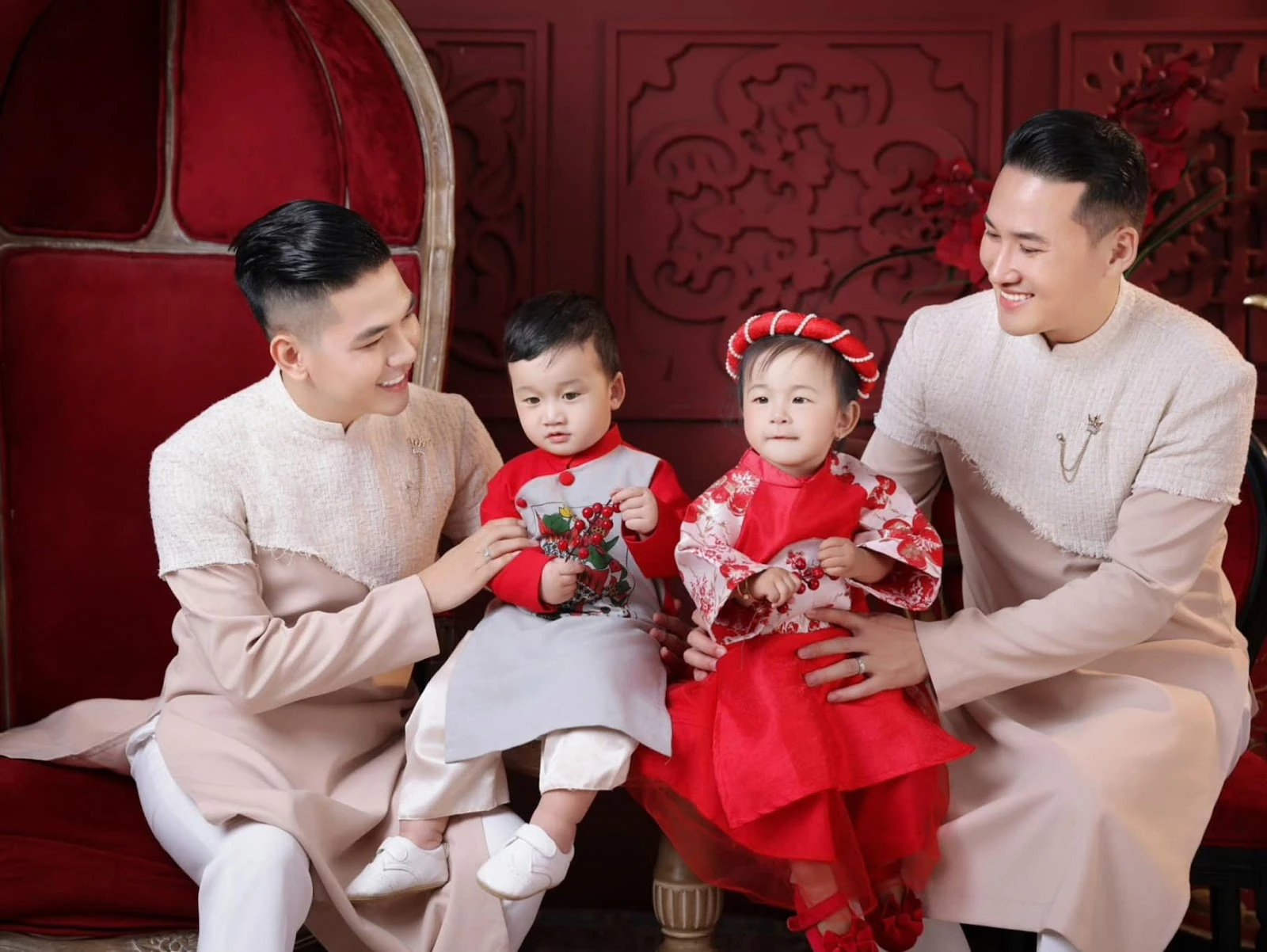 Hà Trí Quang được bạn đời cùng giới, tặng vòng kim cương full cỡ khủng CĐM sốc - Hình 6