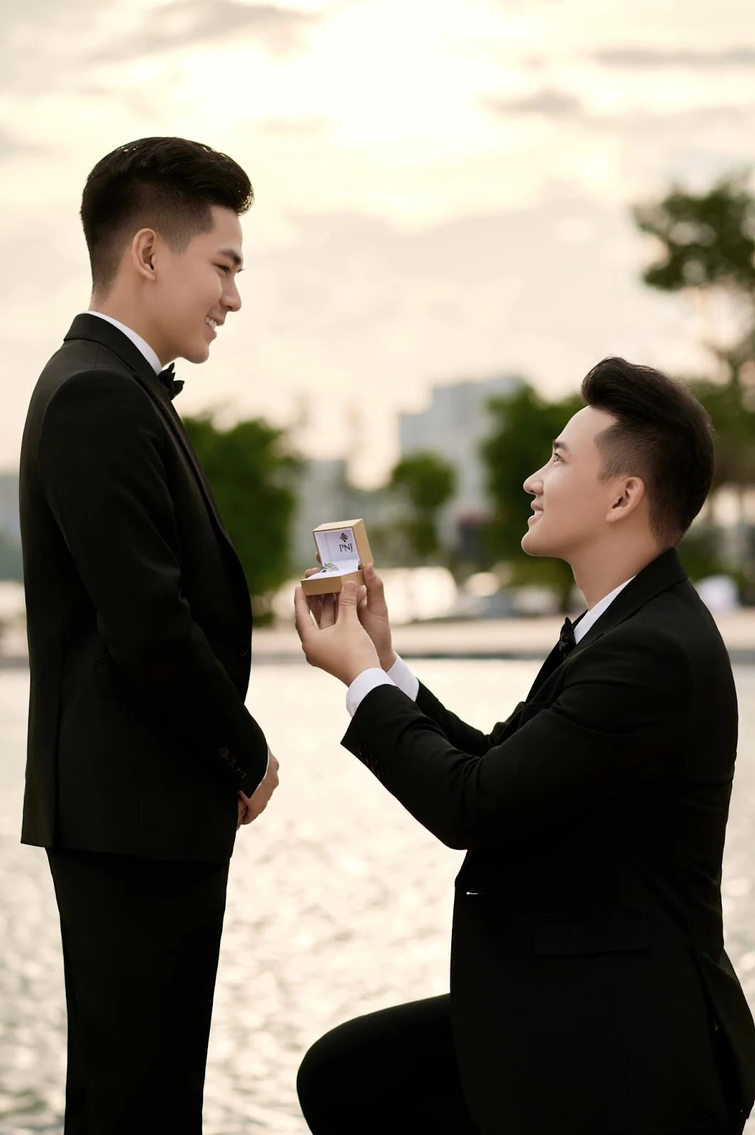Hà Trí Quang được bạn đời cùng giới, tặng vòng kim cương full cỡ khủng CĐM sốc - Hình 5