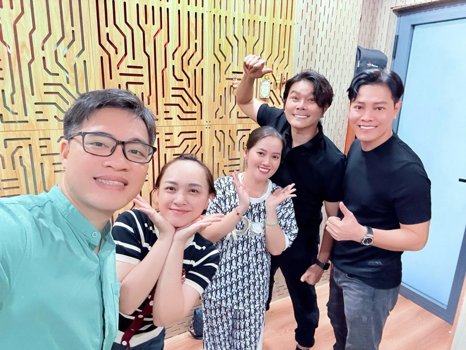 Linh Tý nghi xúi con Vũ Linh tạo phản, chị Ni liền nhắc nhẹ Hồng Loan một câu? - Hình 4