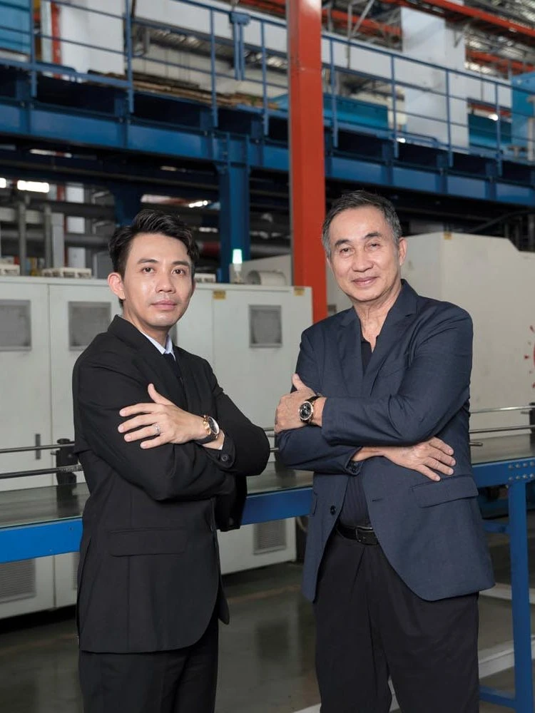 Minh Nhựa thiếu gia tập đoàn nhựa lấy vợ cực phẩm, học vấn thế nào? - Hình 3