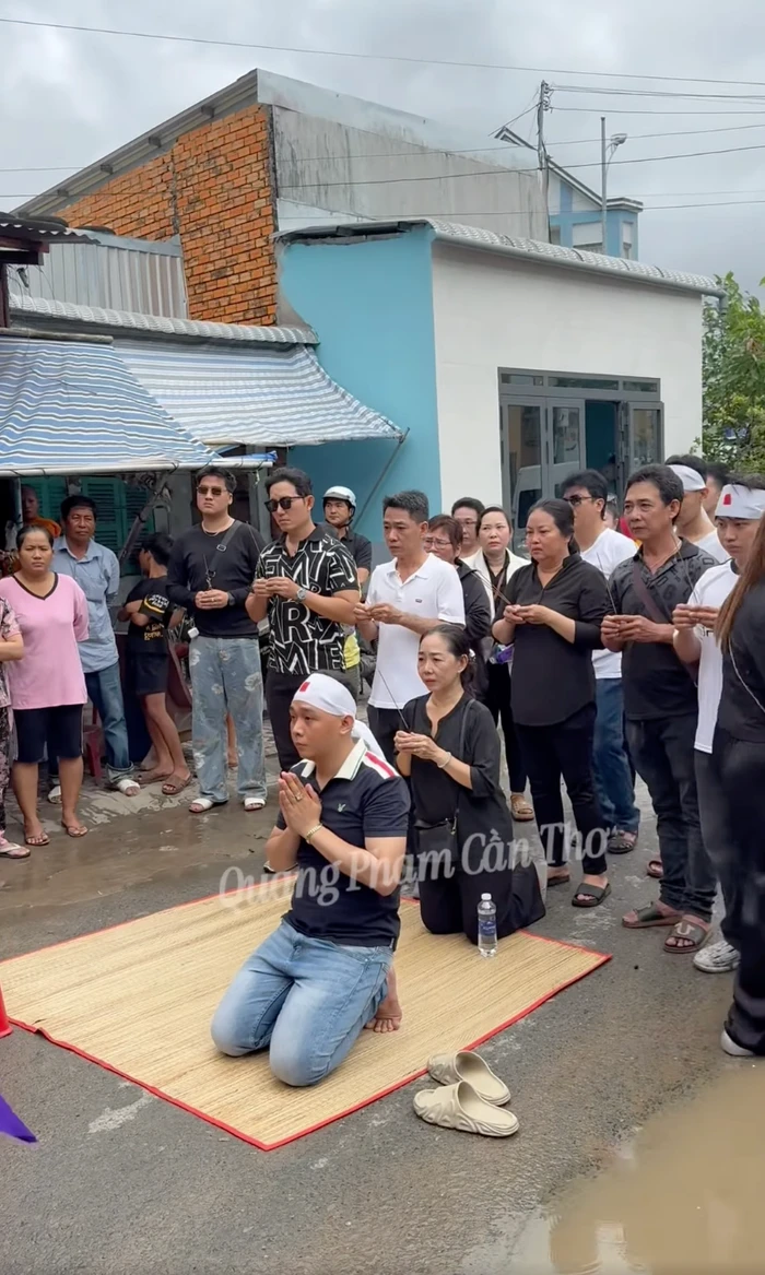 Nam Phong ra đi giữa mưa lạnh, chi tiết lạ tại lễ tang khiến ai cũng nghẹn lòng? - Hình 1