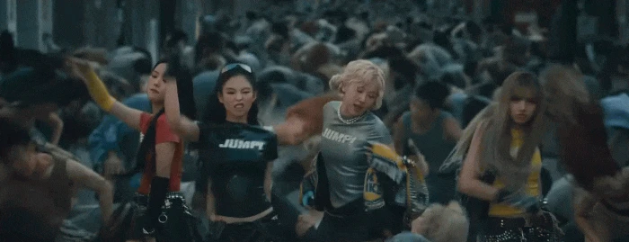 Tranh cãi MV JUMP của BLACKPINK: Người khen thú vị, kẻ chê lạm dụng AI như bị dí deadline cuối tháng - Hình 1