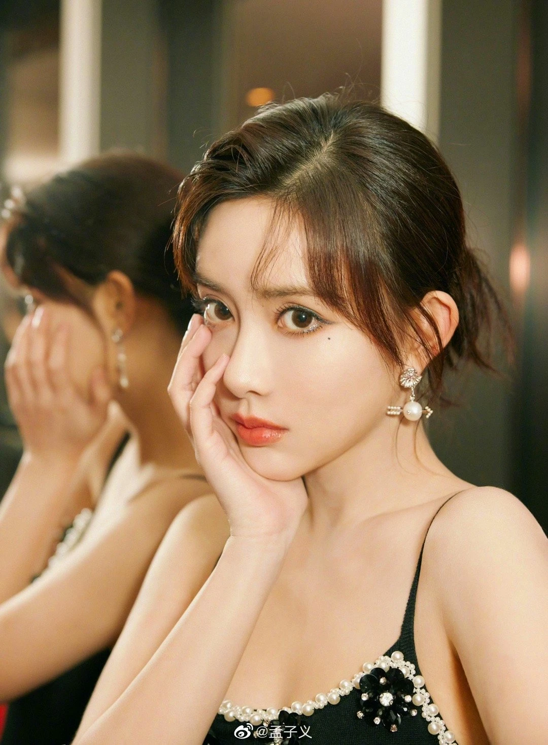 Từng là hoa khôi Bắc Ảnh, nay Mạnh Tử Nghĩa lại nổi vì... thị phi nhan sắc? - Hình 6