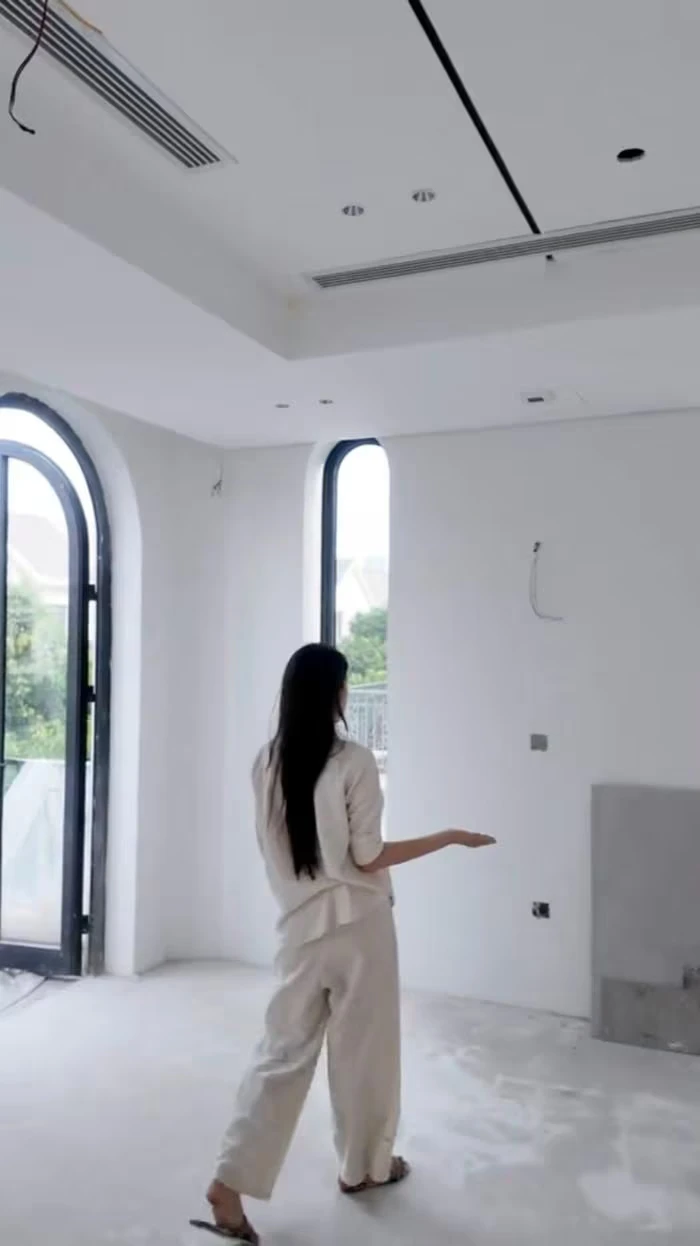 Vợ Đoàn Văn Hậu flex biệt thự nghìn tỷ, fan há hốc khi nhìn thấy bên trong - Hình 3