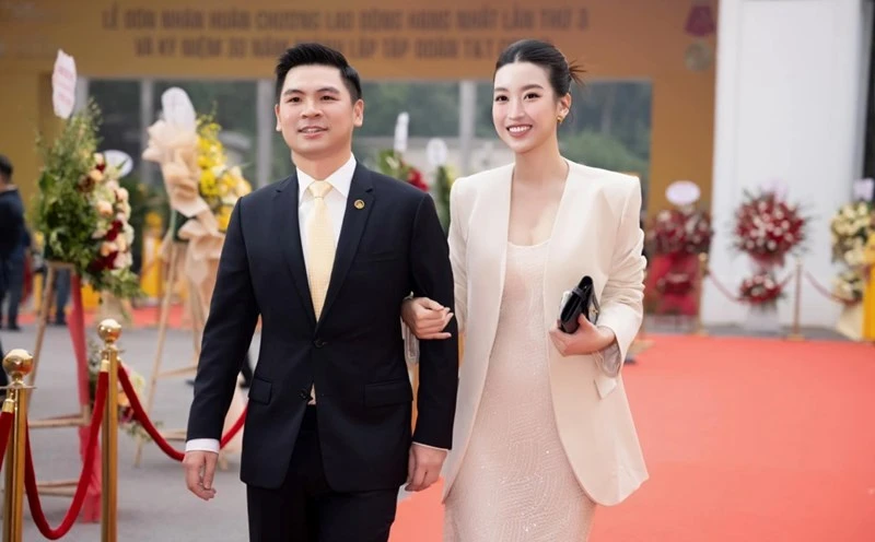 Đỗ Mỹ Linh khoe chồng thiếu gia chiều vợ hết nấc, dân mạng rần rần vì quá ngọt - Hình 2
