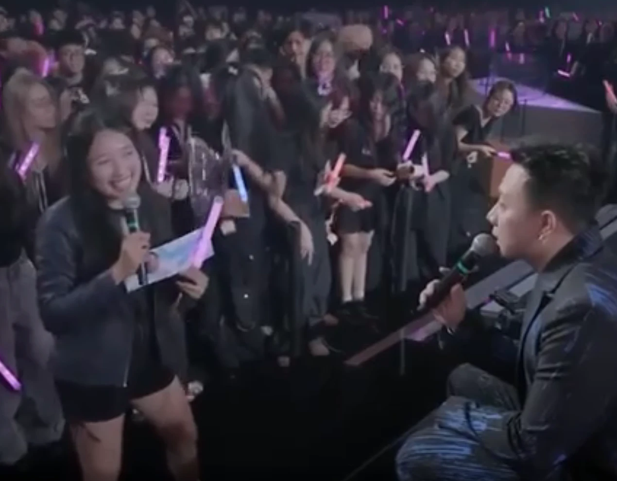Netizen mổ xẻ màn đối đáp lệch nhịp của Trấn Thành và Jenny Huỳnh ở Em Xinh? - Hình 2
