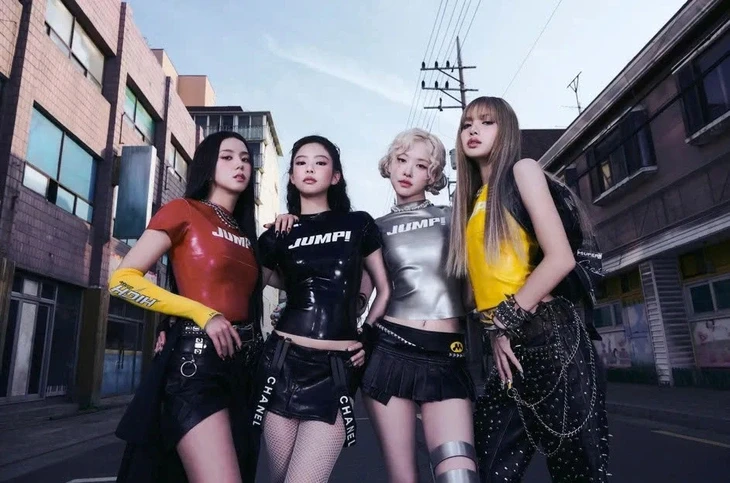 Jennie bắt tay Lisa đốt cháy sân khấu Mỹ, fan thảng thốt vì quá bạo - Hình 4
