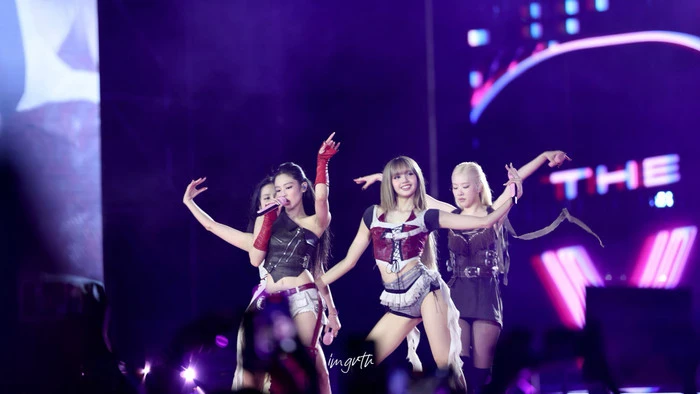 Lisa (BLACKPINK) vượt mặt đồng đội, phủ sóng truyền thông Mỹ, fan sĩ đến hết đời - Hình 3