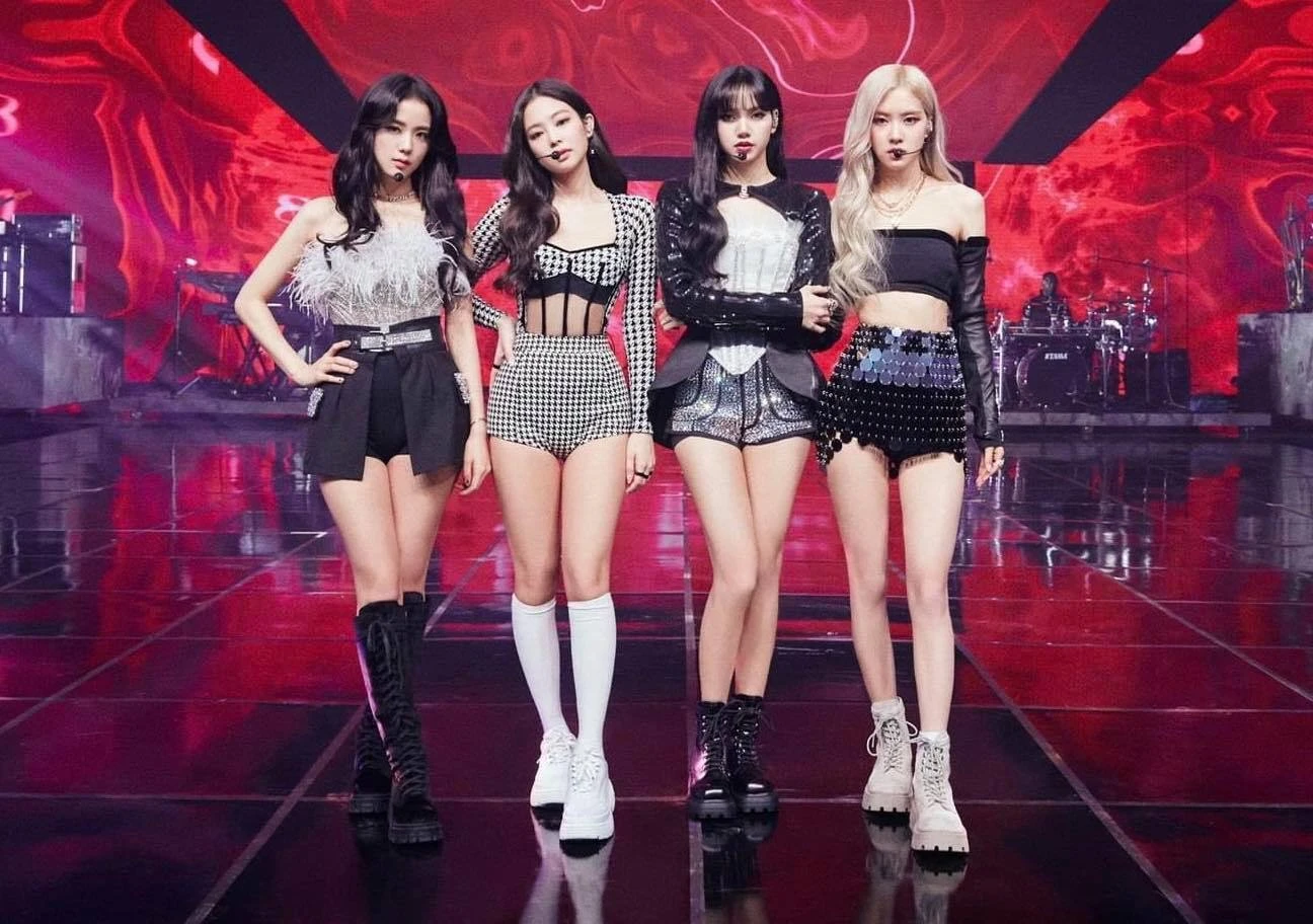 Lisa (BLACKPINK) vượt mặt đồng đội, phủ sóng truyền thông Mỹ, fan sĩ đến hết đời - Hình 8