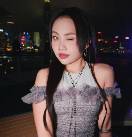 Phương Mỹ Chi bật khóc giữa đêm, bí mật động trời liên quan Trấn Thành! - Hình 2